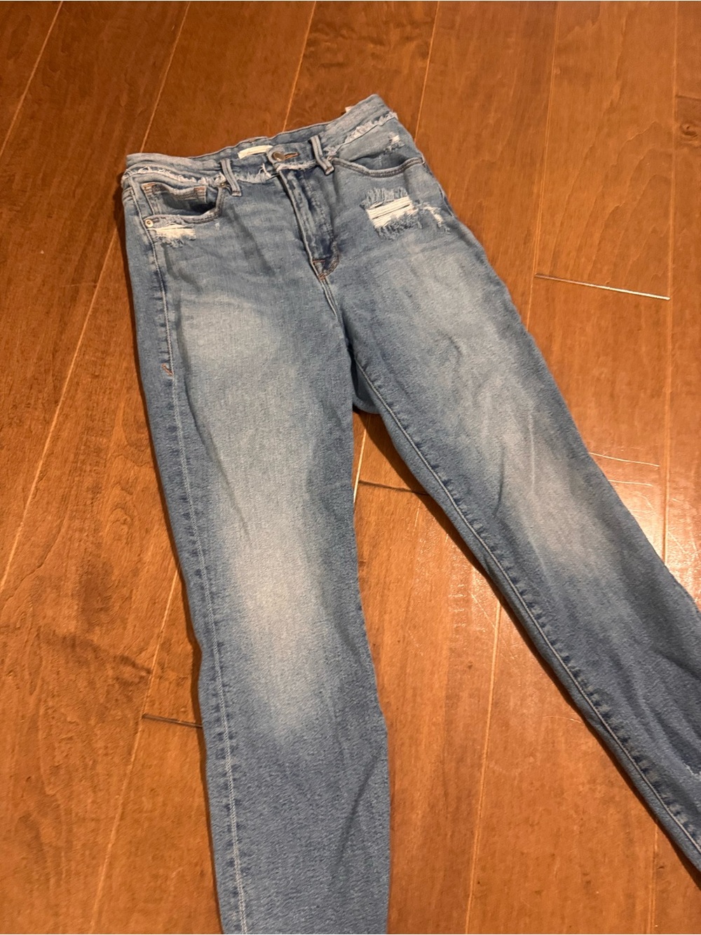 Good American Light Blue Distressed Cropped Jeans size 6/28